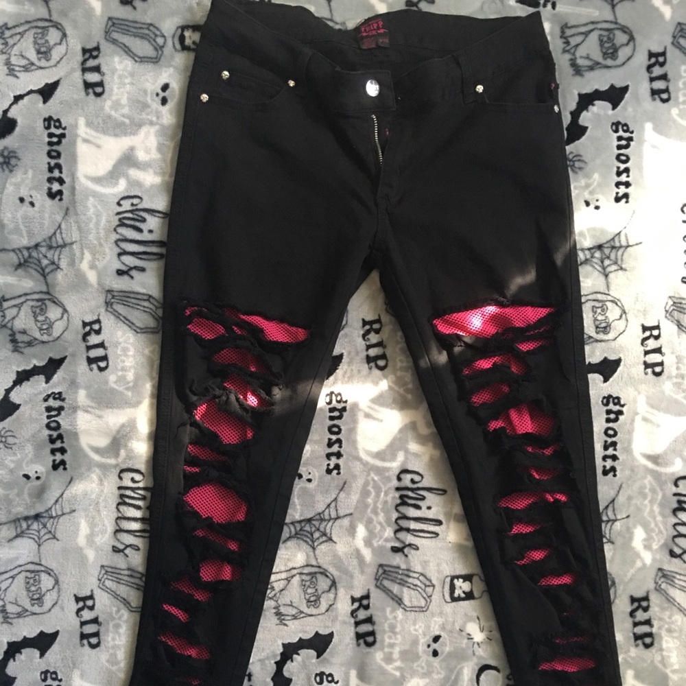 TRIPP NYC distressed skinny jeans w/ pink mesh 💕